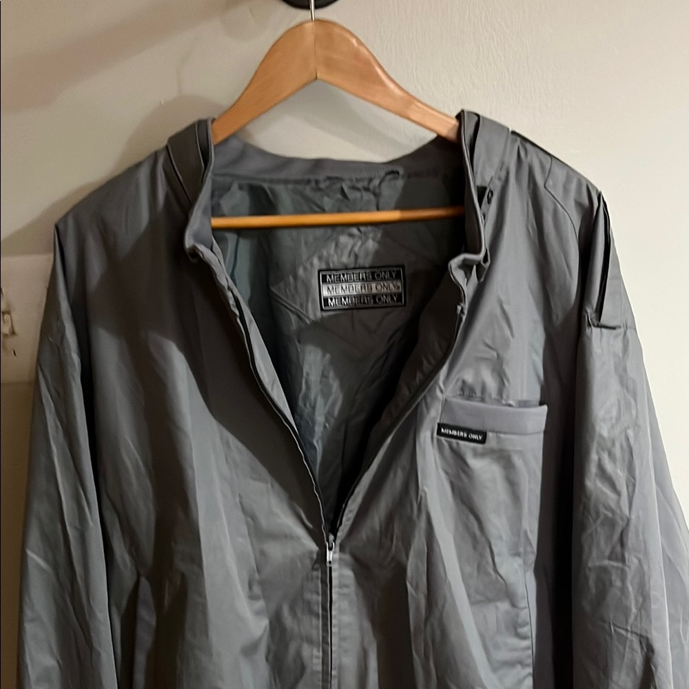 Gray Windbreaker Jacket with Weather Resistance